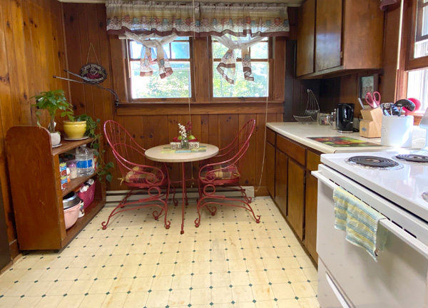 newly reclaimed kitchen after home organizing